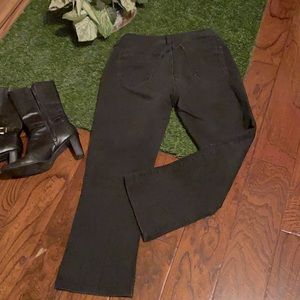 Lee Riders size P 10  black jeans inseam is 25”